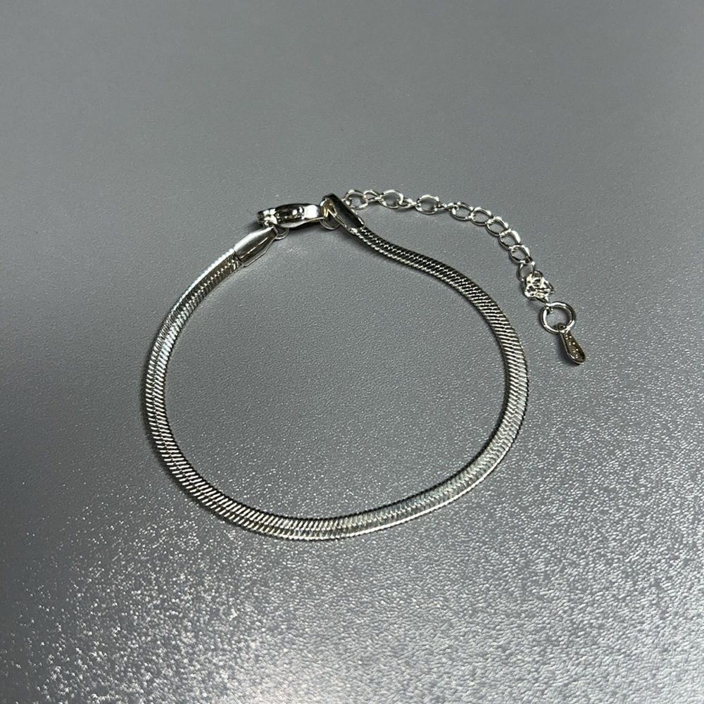 *NWOT* Brand New Beautiful Silver Bracelet